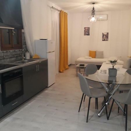 Asterias Apartment Скирос Екстериор снимка