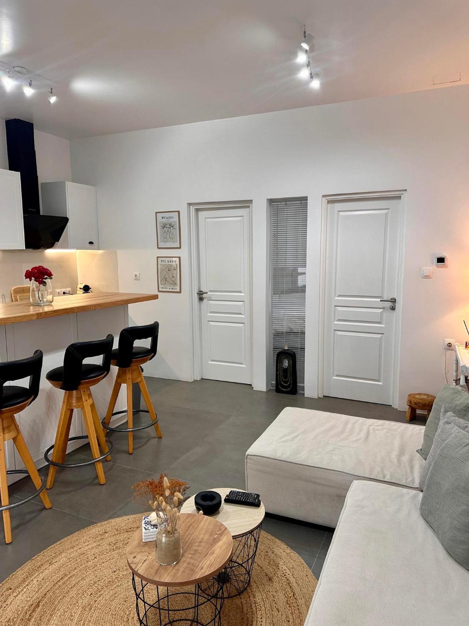 Asterias Apartment Скирос Екстериор снимка